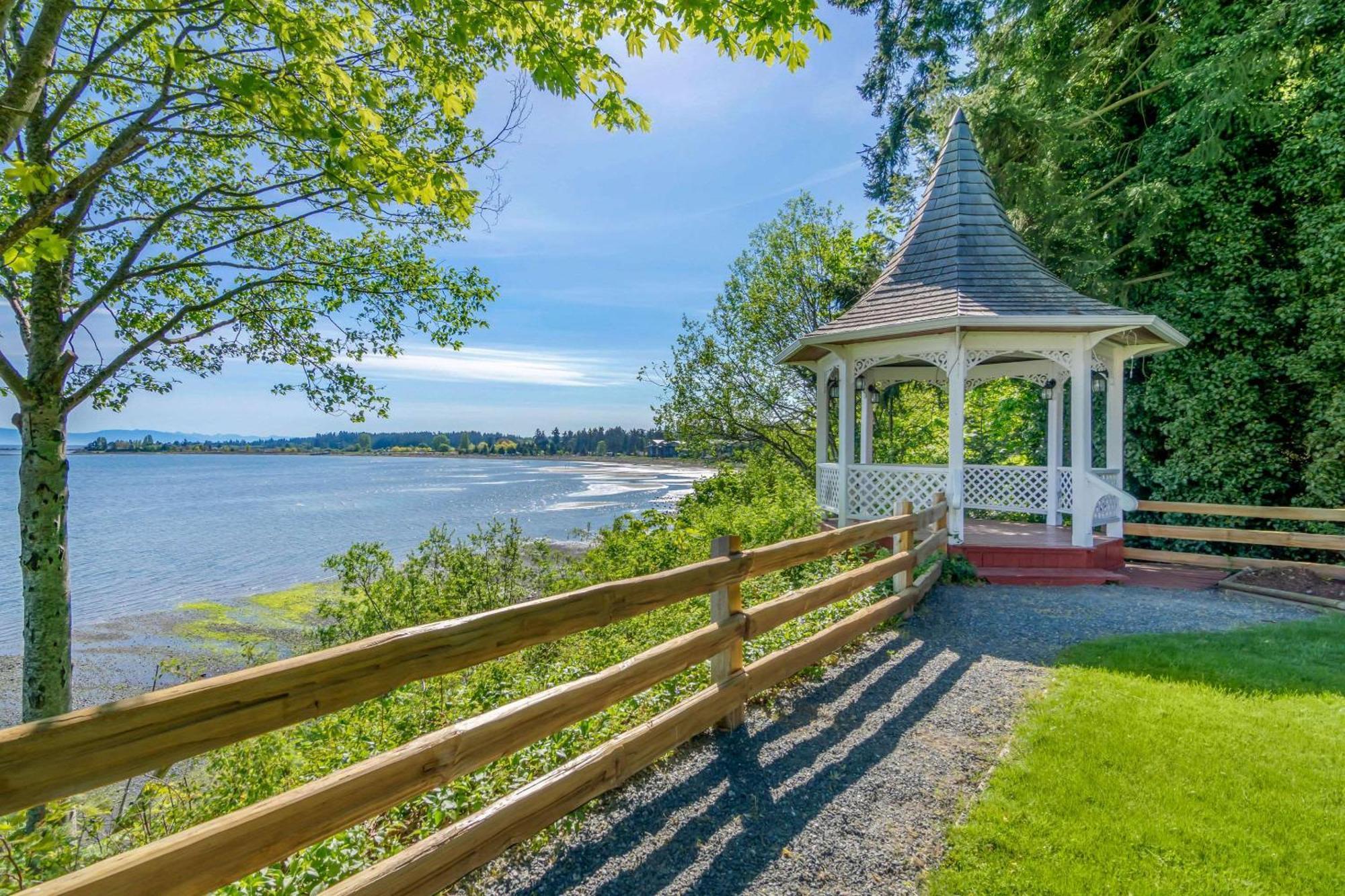 Bayside Oceanfront Resort Parksville Luaran gambar